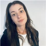 Studentessa laureata in lingue e prossima alla laurea magistrale impartisce lezioni di inglese per studenti di tutte le età